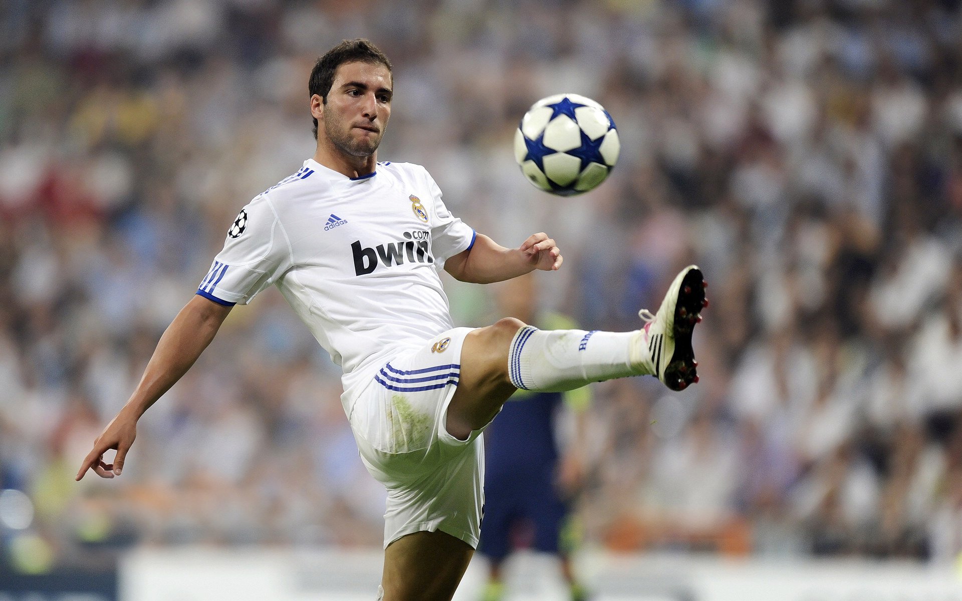 开云体育官网-蓝黑风暴席卷威斯特法伦，战术奏效！国米双翼齐飞压制多特蒙德整场无力还手！蓝黑风暴席卷威斯特法伦，国米双翼齐飞完胜多特蒙德
